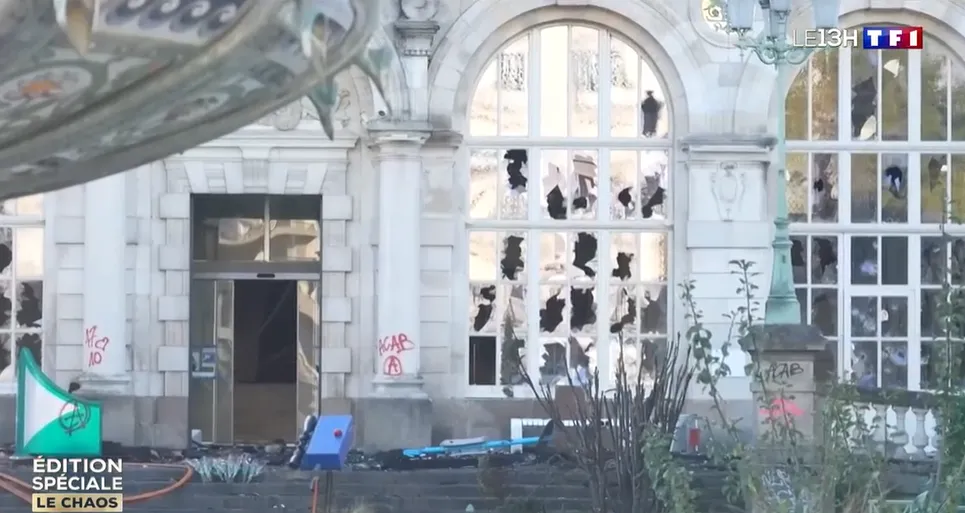 Gradska kuća u Limonžu sa istim porukama Gradska kuća u Limonžu sa istim porukama