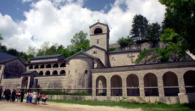 ''Српска Православна Црква и истина о њеној аутокефалности у Црној Гори кроз историју''