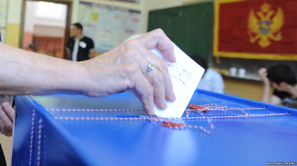 REGISTROVANE VEĆE NEPRAVILNOSTI: U Bijelom Polju polomljena kutija, u Rožajama kupovina glasova