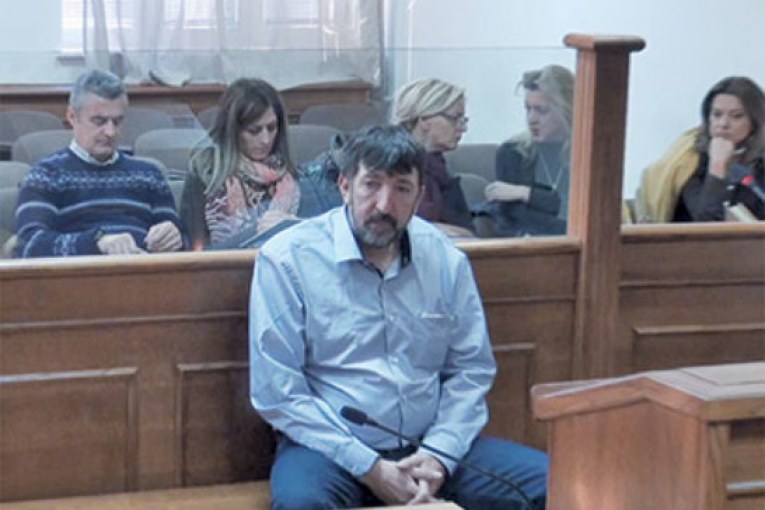 Кренуо да уништи оружје