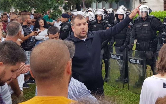 Тензије у Будви: Пендрек демократија на дјелу
