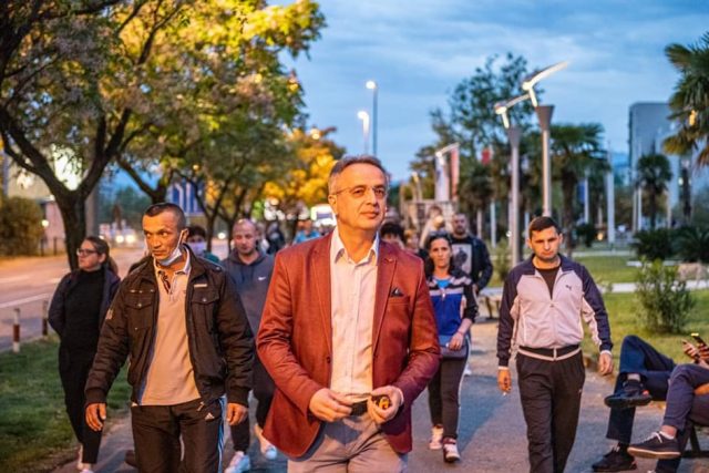 Даниловић: Палити свијећу у Православној Цркви, којој год признатој и познатој, није исто што и приждити гуму на Белведеру