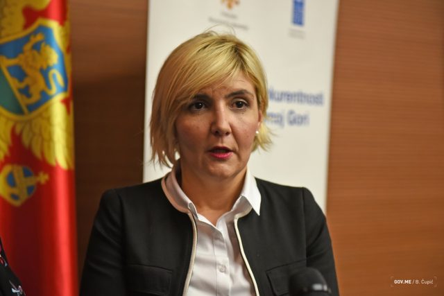 Бивша министарка економије Драгица Секулић супругу омогућила дозволу за увоз оружја