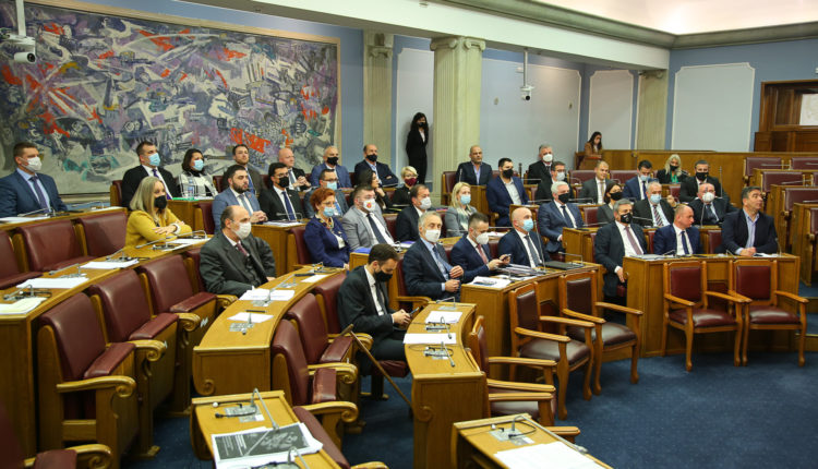 Владаjућа већина jош без договора о одлагању избора