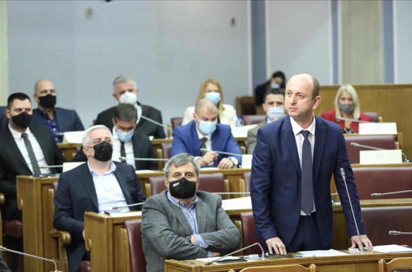 Кнежевић: Главном глумцу Шекијевог филма "Завјера" Саши Синђелићу потврђена пресуда од 21 годину затвора