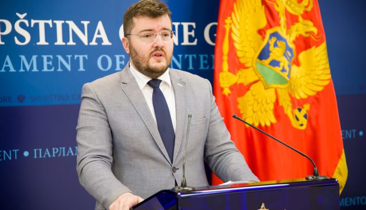 Копривица: Политичар који мисли да све зна подноси иницијативу са посланицима које је оптуживао