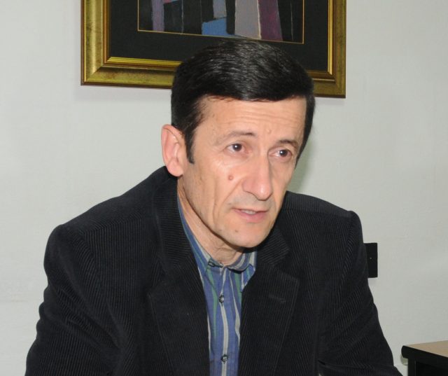 МИЛОРАД ПОПОВИЋ, ИЛИ: ФИЛОЗОФИРАЊА ЈЕДНОГ ПИСЦА-СРЕДЊОШКОЛЦА