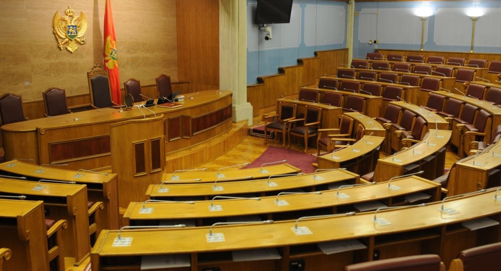 АСП: Функционерима укинути накнаде по престанку функције