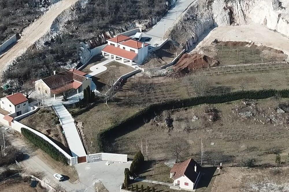 Danas ističe rok za odluku na Đukanovićevu žalbu na rješenje kojim je naloženo rušenje njegovih kuća u Kočanima