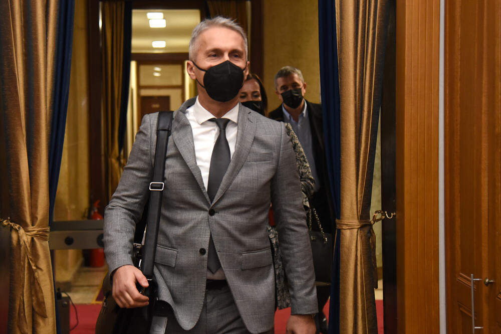Формиран предмет због навода о одавању тајних података