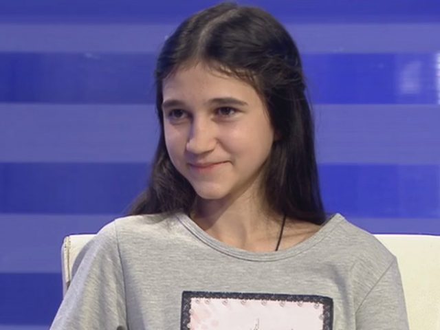 Из манастира Хиландар за Биљану Чекић: Уз благослов игумана велике светиње младој глумици уручена стипендија