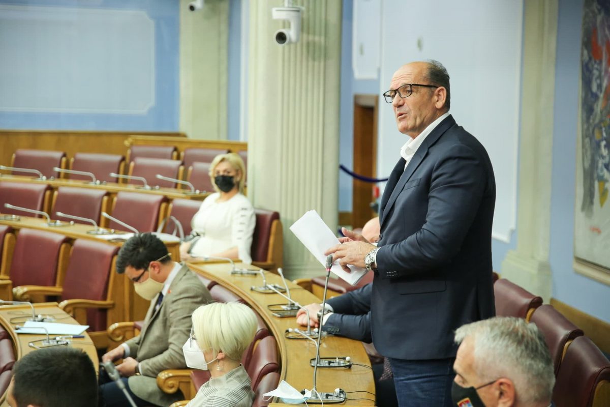 Зечевић: Откриће се срамна улога Коњевића у разбијању протеста ДФ 2015.; Истражити Бошковићеве злоупотребе док је био предсједник стамбене комисије Владе