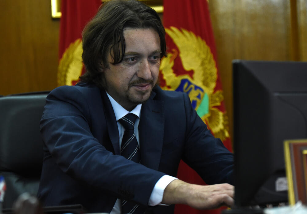 Успавани Министар Секуловић "није обавијештен": Тврди да су чланови МУП-а открили сумњиви товар у Волију?