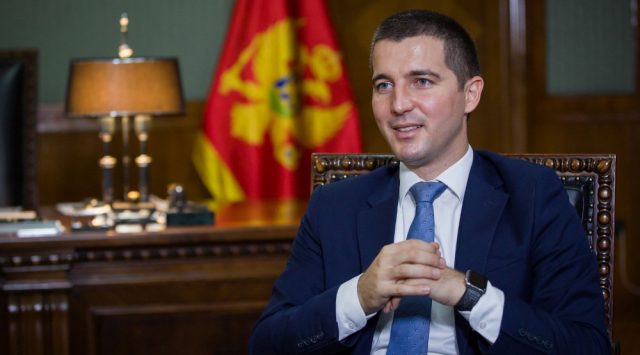 Сјутра о разрјешењу Бечића