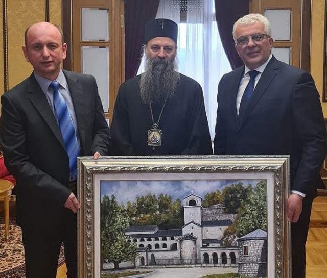 Сусрет патријарха Порфирија са Мандићем и Кнежевићем: Црква високо цијени жртву коју су поднијели у борби против дискриминаторског Закона