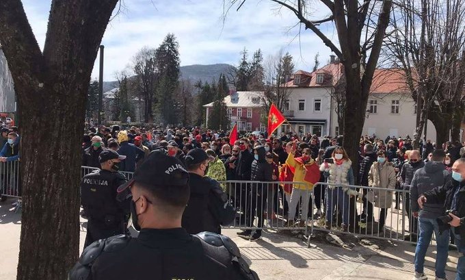 Комите кршиле мјере на Цетињу: Мило, ДПС и Јевто не реагују!