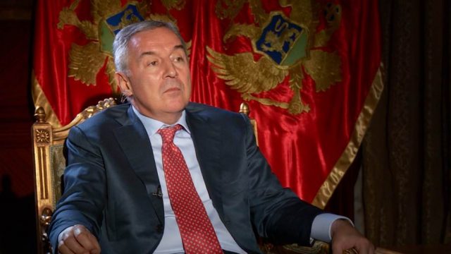 СКАНДАЛОЗНЕ изјаве Ђукановића пред ПОРАЗ У НИКШИЋУ: Владику Атанасија назвао фашистом и непријатељем Црне Горе!