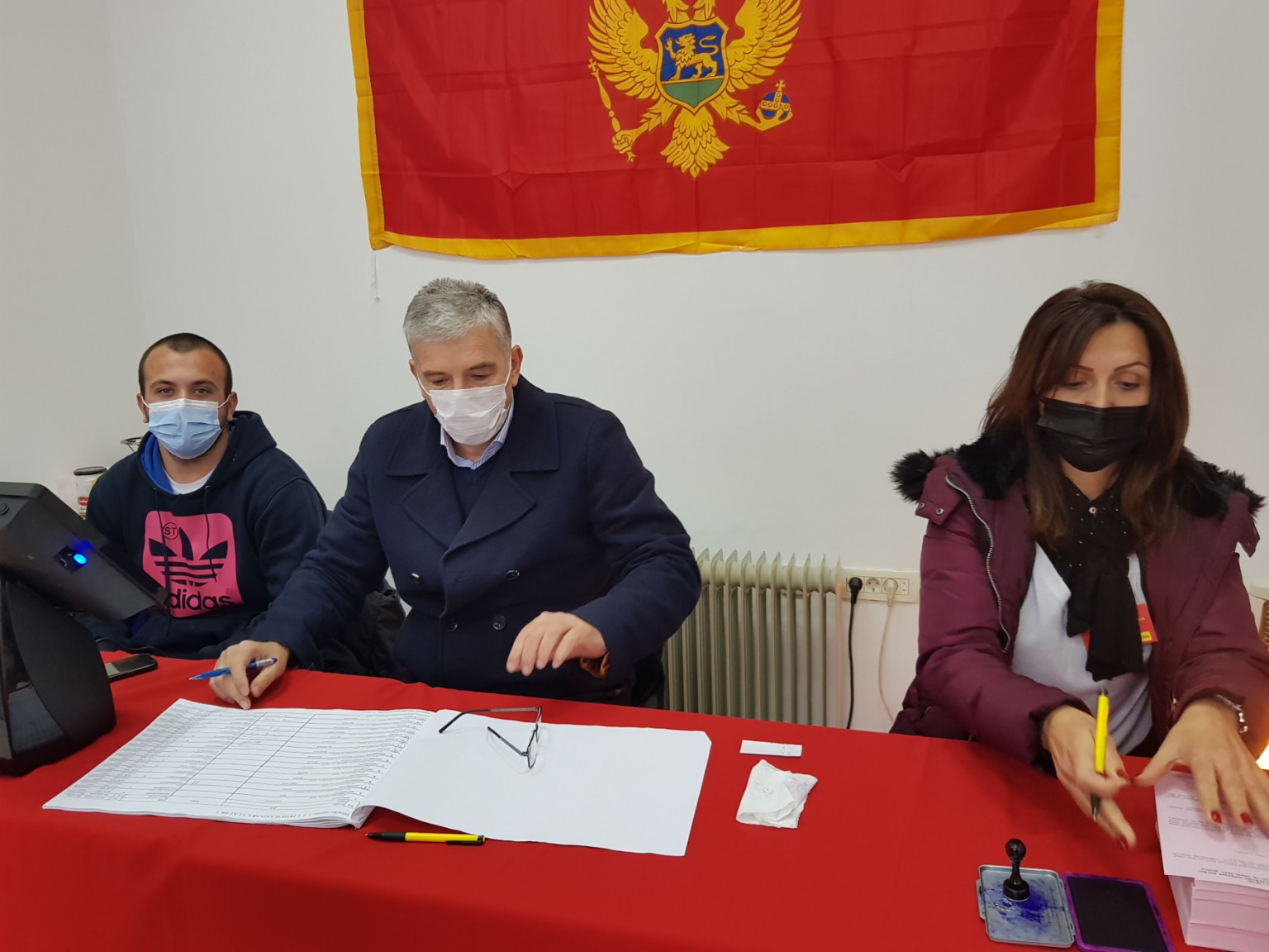 УЖИВО: Изборни дан у Никшићу- ЦЕМИ: До 11 сати гласало је 38 одсто бирача