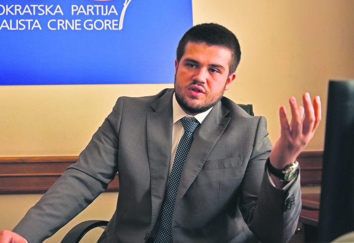 ДПС наставља да вријеђа: Николић назвао епископа Јоаникија злосрећним владиком
