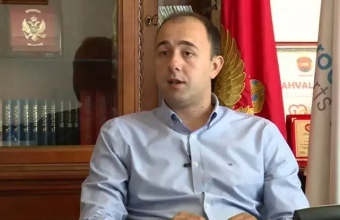 „Аутохтони“ Орландић у „антифашистичком“ жару Србе из Црне Горе назвао извањцима