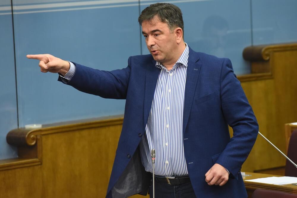 Медојевић Абазовићу: Ко је обавијестио нарко клан о акцији британских служби и спасио их хапшења, ја и колега Богдановић или ти
