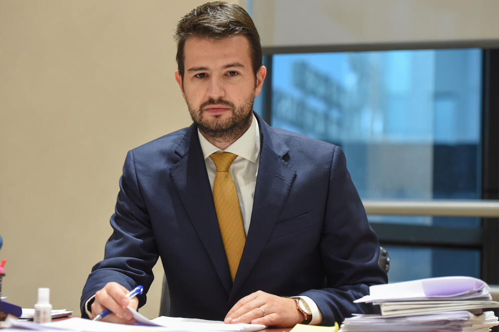 Милатовић: Ђуровић добро зна да је прошле године било више туриста, али ствари представља ружичасто