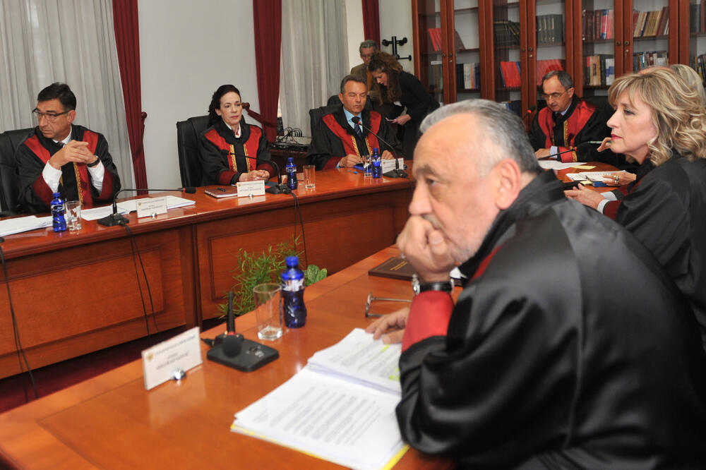 Veber: Ako se do kraja mjeseca ne izaberu sudije sledi ZAMRZAVANJE pregovora