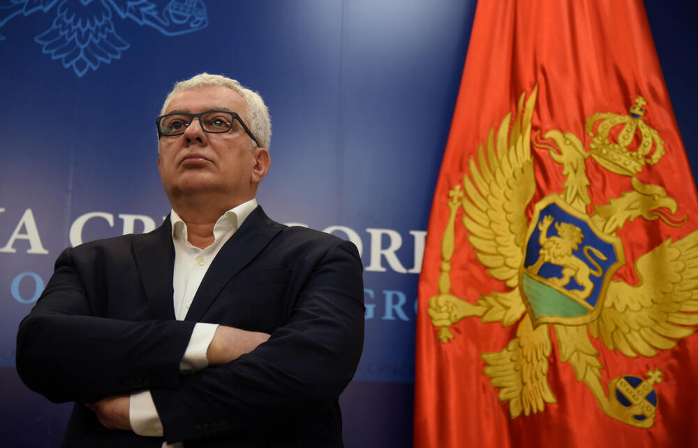 Мандић: Складишта у Луци Бар су препуна цигарета