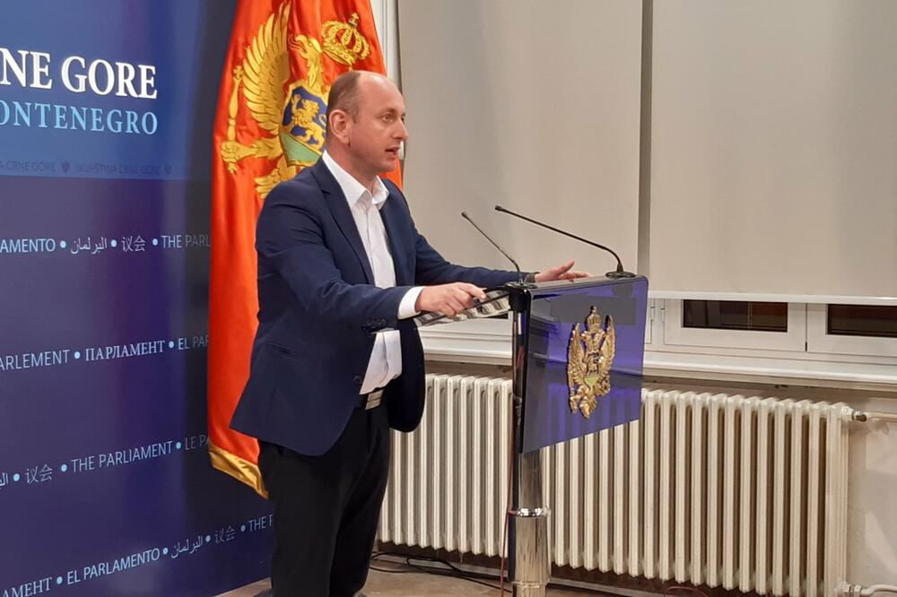 Милан Кнежевић: ДФ ће иницирати Интерпелацију о раду Ранка Кривокапића због велеиздаје, изазивања националне, расне и вјерске мржње и нетрпељивости