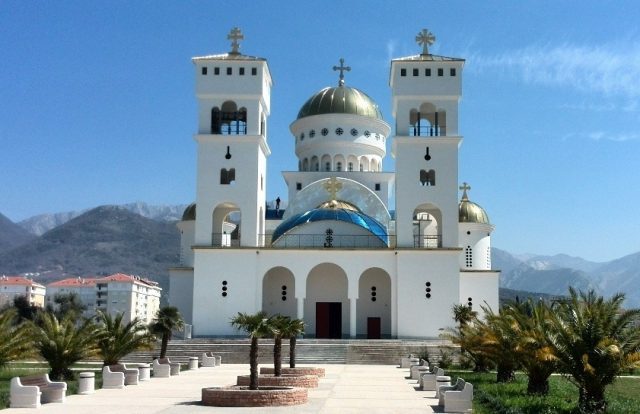 Инцидент испред Храма у Бару: Укшановић ће одговарати за напад на полицајца задуженог за безбједност Кривокапића
