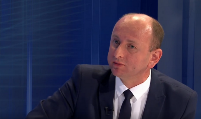 PECKAJ, VEKE...Knežević Medenici: Moja majka četnikuša ti je oprostila što si je psovala iz ličnog ugla