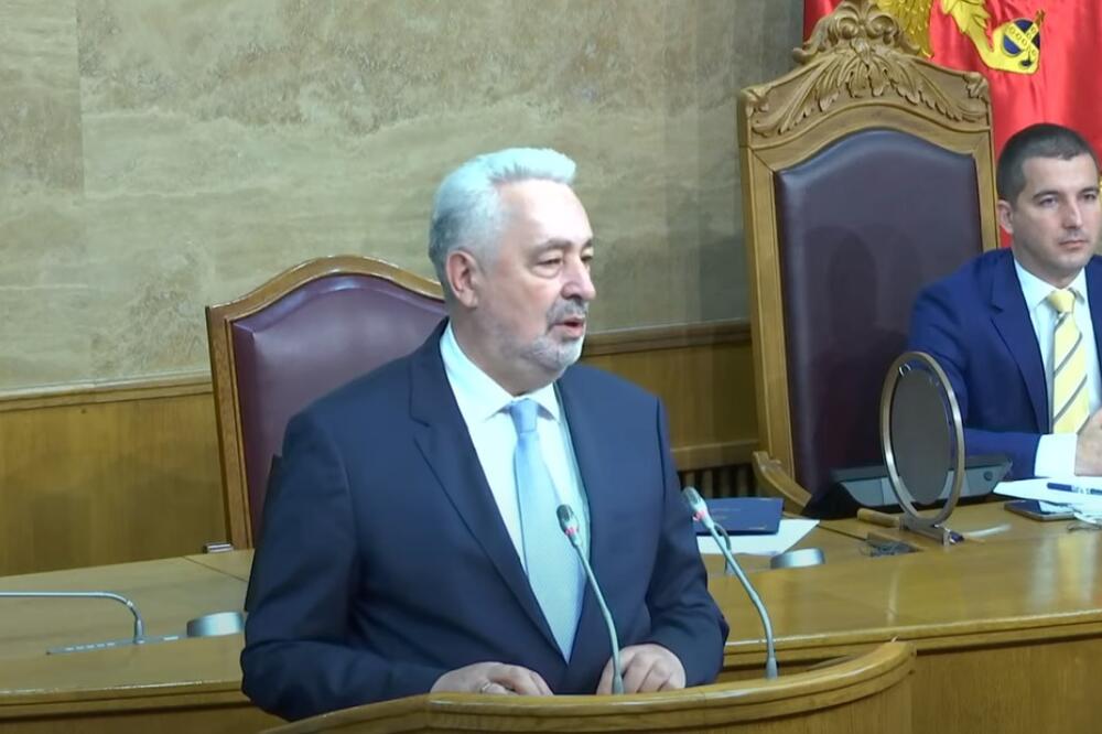 Почео Премијерски сат без посланика ДФ-а и ДПС-а