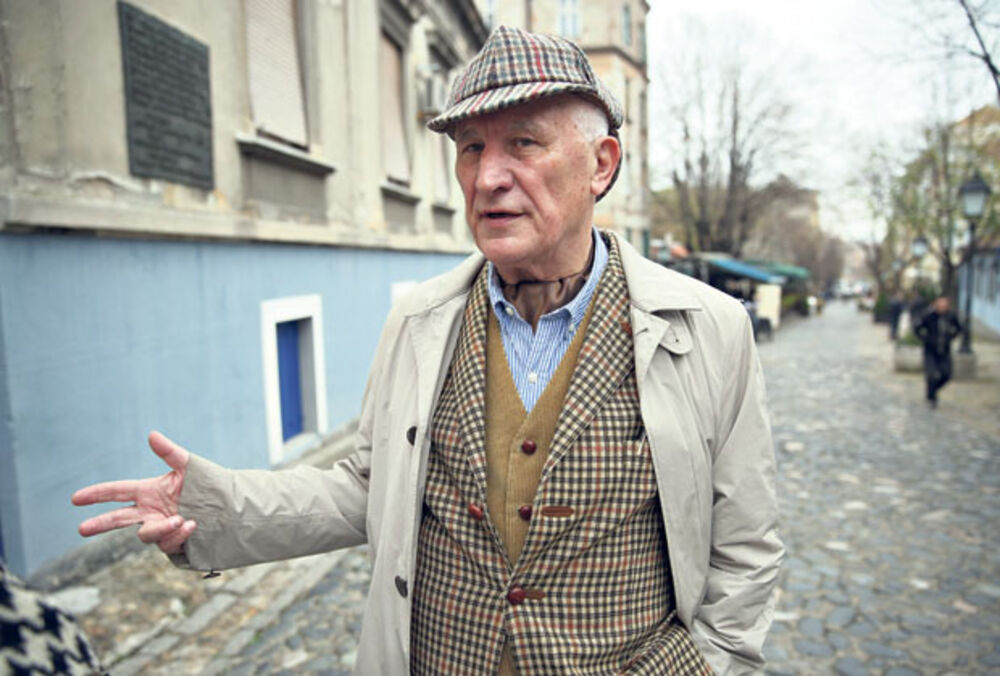 Бећковић: Црна Гора је једина држава која ратује сама са собом