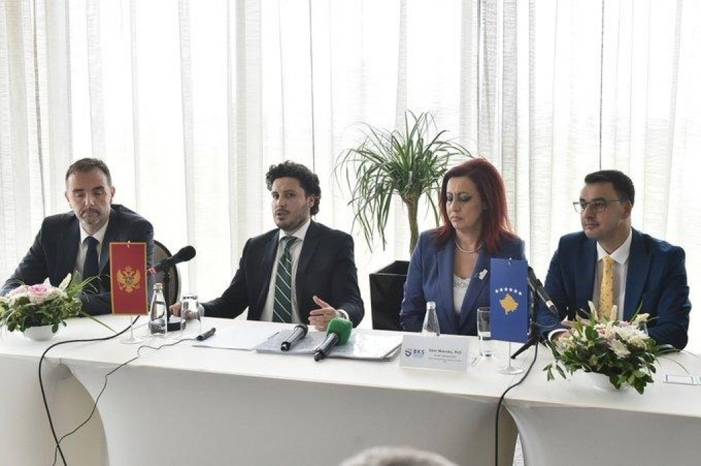 Абазовић: Црногорски грађани ће сада на територији Косова моћи саобраћати са зеленим картоном