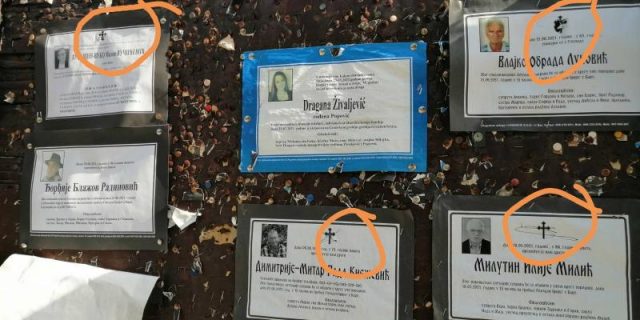 Антисрпска хистерија у Бару, крижали крстове на умрлицама