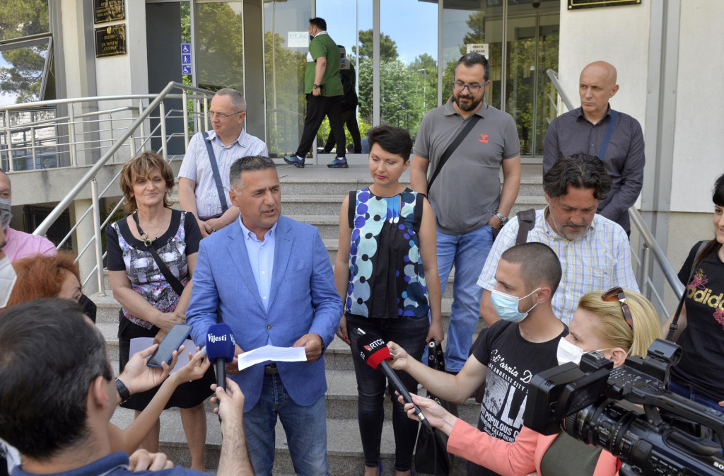 Професорима у средњим школама пријете откази