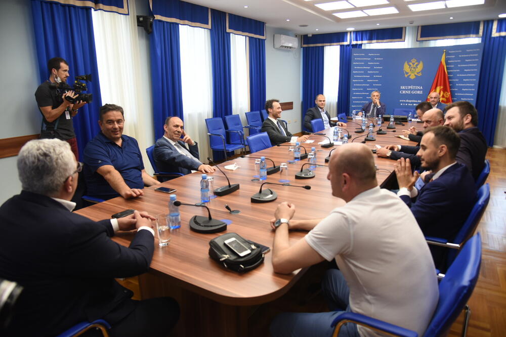 Почео састанак парламентарне већине
