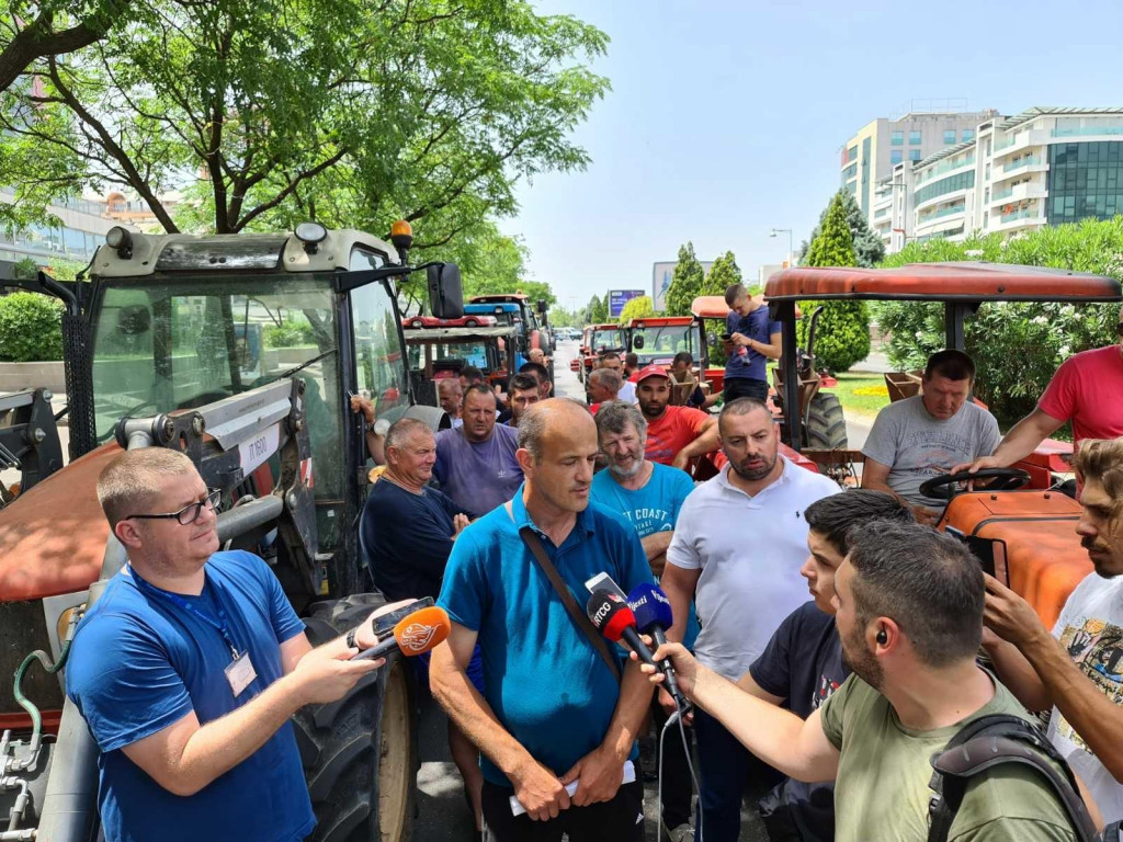 Протест пољопривредних произвођача и сточара, траже смјену министра Стијовића(ВИДЕО)