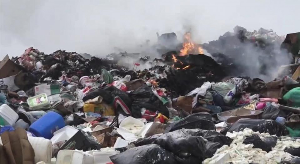 Букти сметлиште на градској депонији у Рожајама