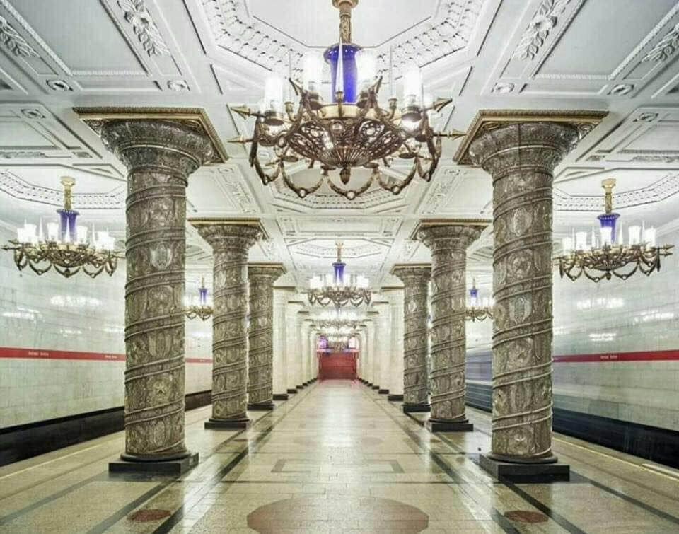 МОСКОВСКИ МЕТРО: Највећи, најуређенији и најљепши метро на свијету!
