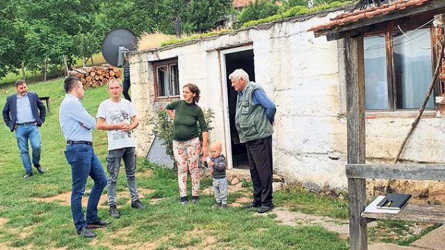 Удруженим снагама граде кућу борцу с Кошара