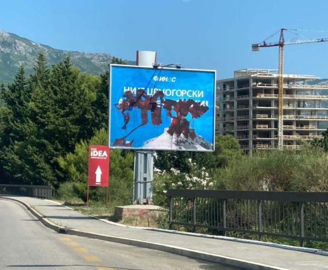 Повампирење усташтва у Црној Гори: ОСКРНАВЉЕНИ БИЛБОРДИ ИН4С-а у Будви у сред бијела дана!