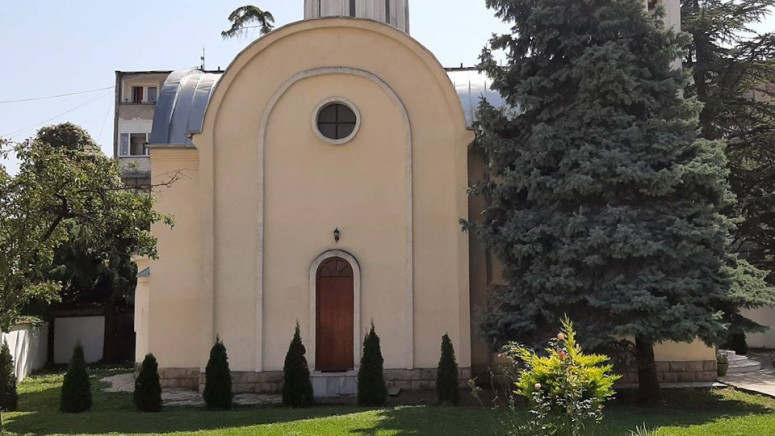 У селима у околини Пећи све мање Срба, куће и даље порушене