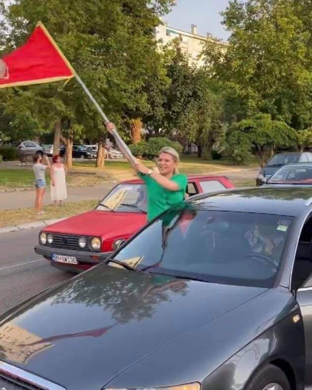 Драгиња „барјактарка“ митингује у Бару и тражи оставку Весне Братић