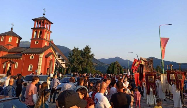 Велика свенародна литија у Мојковцу: Литију предводи владика Методије
