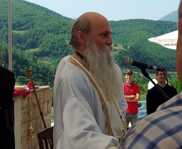 Владика Јован позвао Кривокапића да дође у Јасеновац