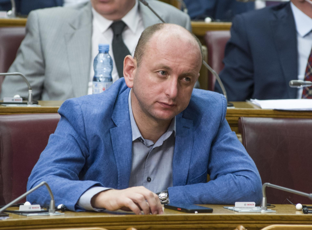 Кнежевић питао Кривокапића: Реци Здравко у коју си руку пољубио Драгињу!