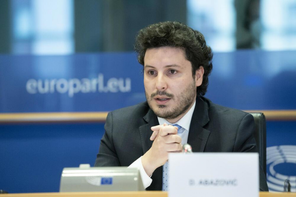 Кабинет Абазовића: Обећања испуњена, раскинути сви уговори о мХЕ за које се нашао законски основ, остали се преиспитују