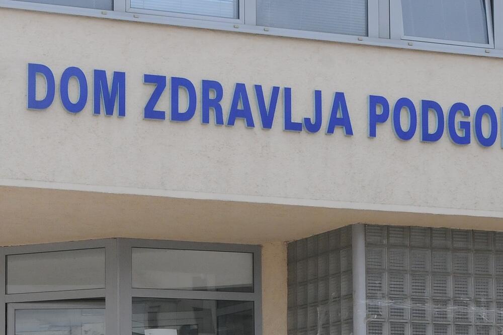 (ВИДЕО) Радник обезбјеђења Дома здравља на Конику претукао пацијенткињу