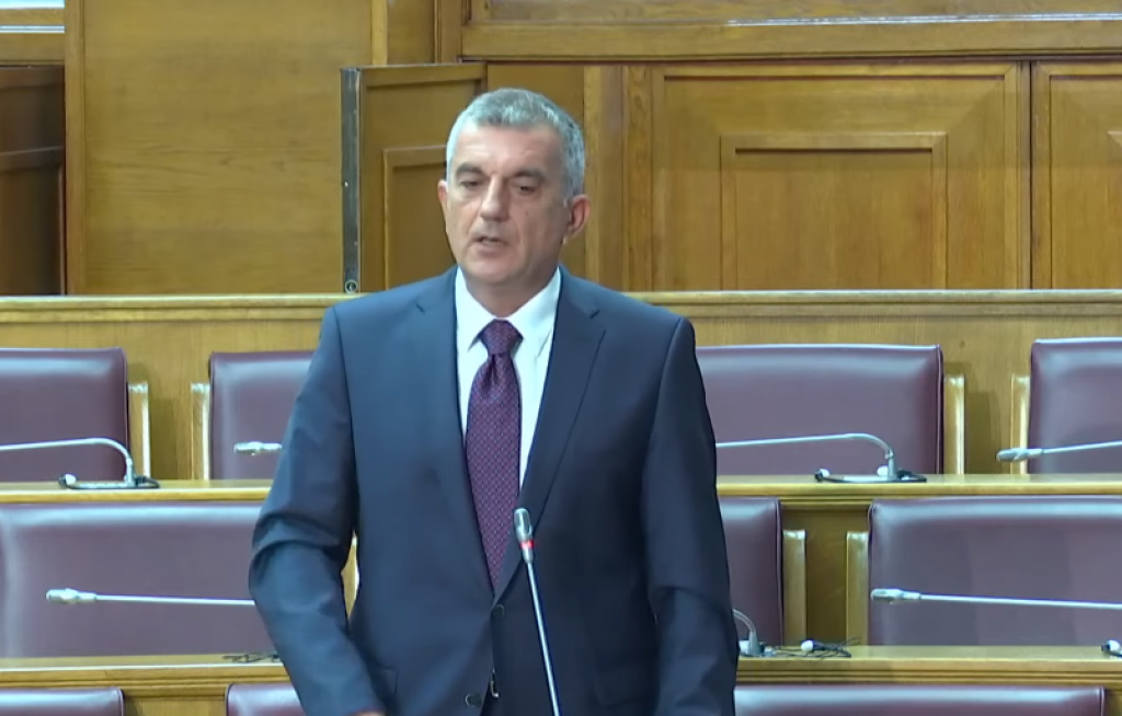 Бојанић: Влада неће давати концесије за МХЕ, концесионари тужбама траже 57 милиона еура; 30. новембар рок за ауто-пут
